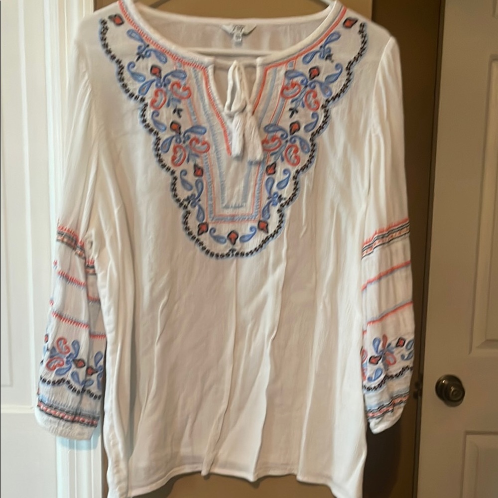 Crown & Ivy White and Blue Embellished 3/4 Sleeve Blouse